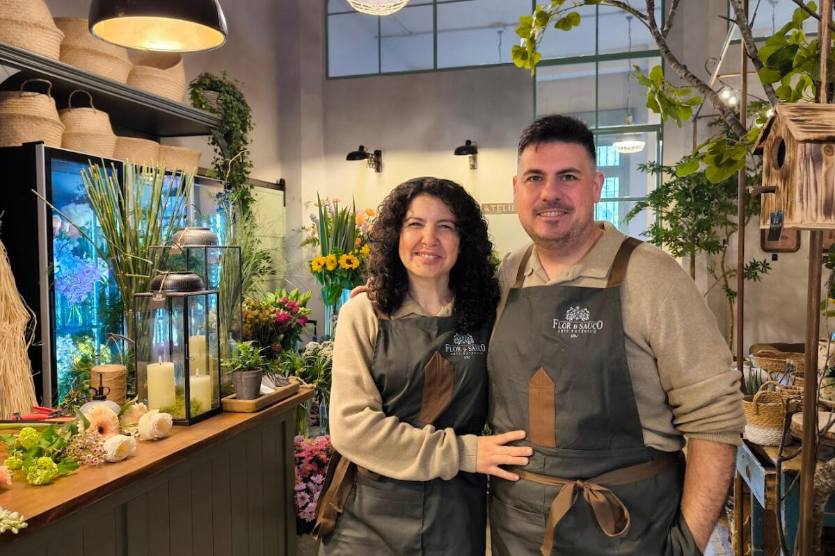 Salvador y Pamela, fundadores de Flor de sauco, floristería Ponferrada
